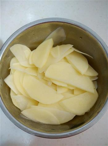 洋葱炒土豆片的做法步骤2