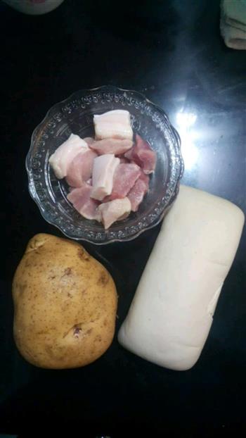 土豆素鸡红烧肉的做法步骤1