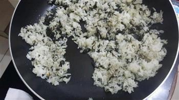 蛋卷包橄榄菜饭的做法图解1