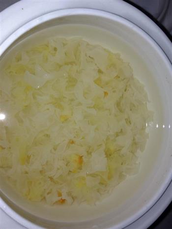 银耳百合红枣汤的做法步骤2