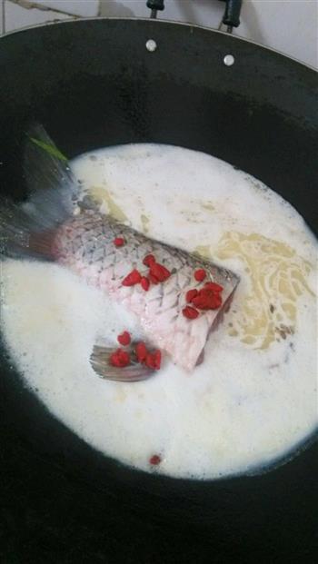 营养汤-鱼黄豆浆枸杞鱼尾汤的做法步骤4