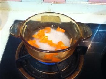 宝宝辅食12+-蔬菜鲜虾粥的做法步骤2