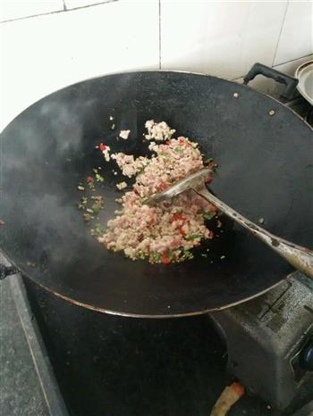 猪碎肉炒四季豆的做法步骤4
