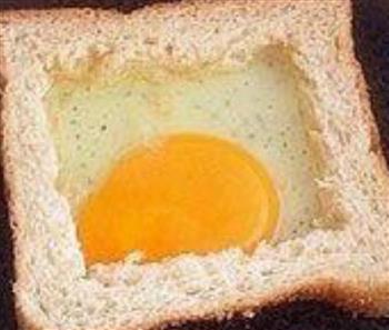 面包鸡蛋蔬菜早餐饼的做法步骤1