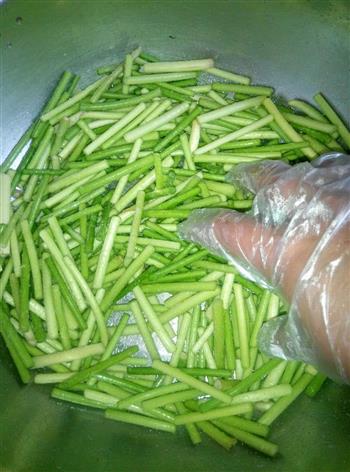 腌蒜苔的做法步骤1