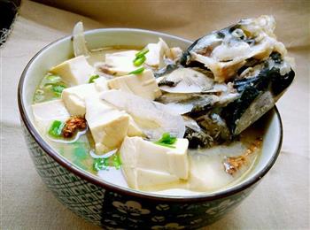 在家也能做奶白的鱼头豆腐汤的做法步骤11
