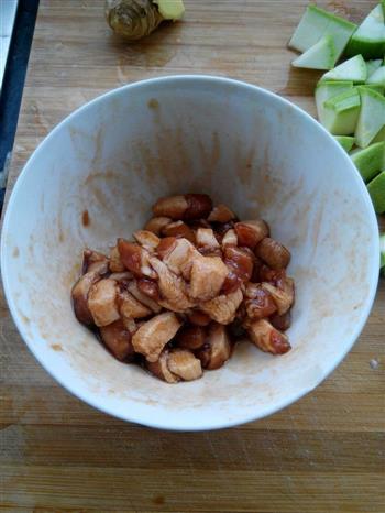 西葫芦炒肉粒的做法步骤2