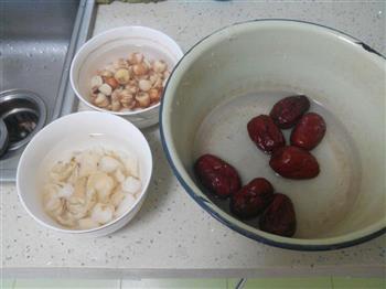 银耳莲子红枣羹的做法步骤2