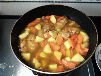 胡萝卜土豆焖鸡翅的做法步骤3