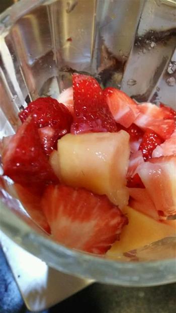 草莓、木瓜、银耳汤的做法步骤6