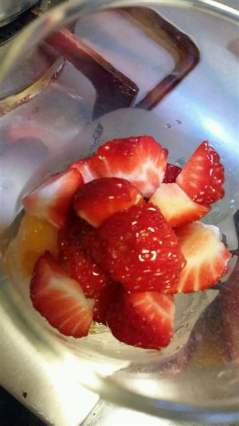 草莓、木瓜、银耳汤的做法图解7