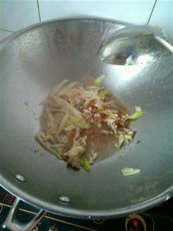 芹菜炒肉刀削面的做法步骤6