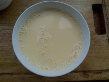 蜂蜜牛奶炖蛋的做法图解3