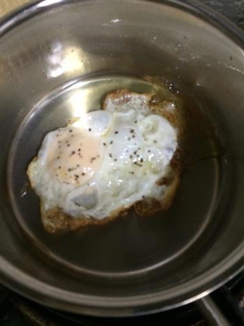 酱汁炒面煎鸡蛋的做法步骤4