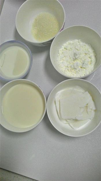 85度C椰丝牛奶小方的做法步骤1