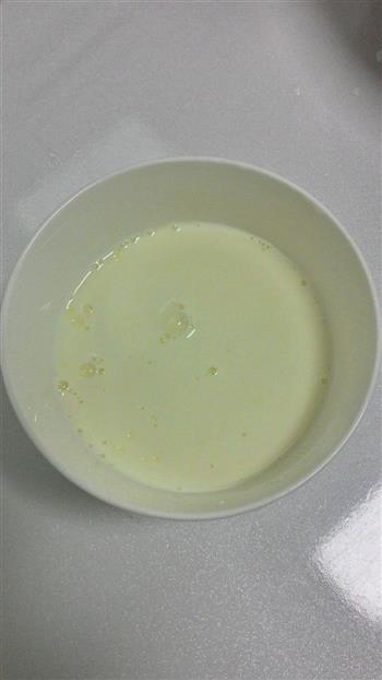 85度C椰丝牛奶小方的做法步骤2