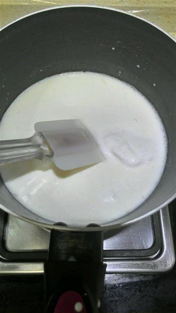 85度C椰丝牛奶小方的做法图解3