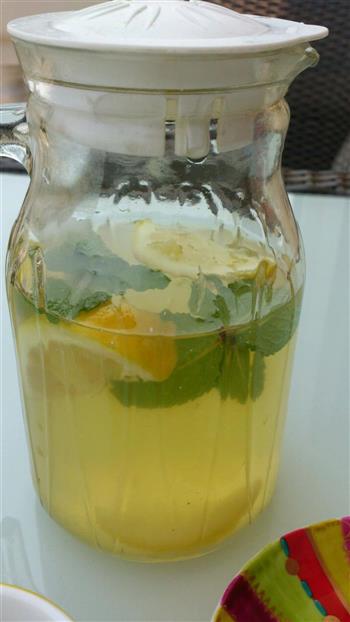 薄荷柠檬蜜，美白补水茶，美容养颜水的做法步骤1