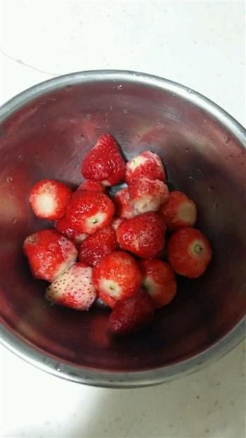 自制草莓酱，桑葚酱的做法步骤1