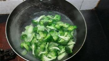 高汤虫草西兰花菜的做法步骤1