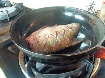 平底锅烤鱼的做法步骤1