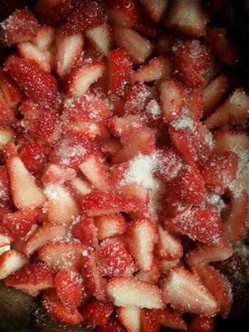 倍儿棒的自制草莓酱的做法步骤2