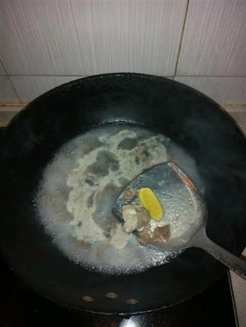 木耳老姜肉片汤的做法图解4
