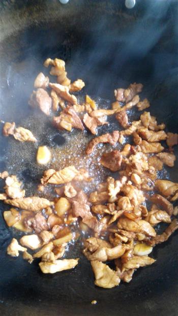香菇炒肉的做法步骤2