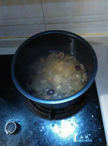 银耳红枣汤的做法步骤2