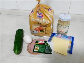 简易营养美味早餐-煎蛋火腿三明治的做法步骤1