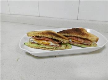简易营养美味早餐-煎蛋火腿三明治的做法图解6