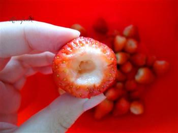 甜甜蜜蜜草莓酱灰常简单yo的做法图解3