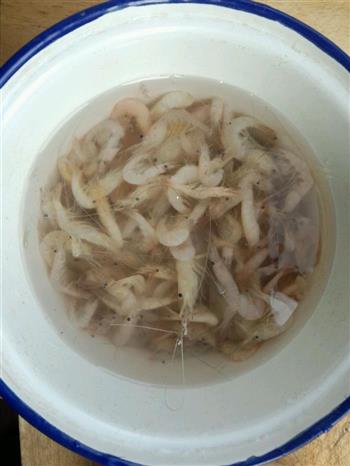 韭菜炒河虾的做法步骤1