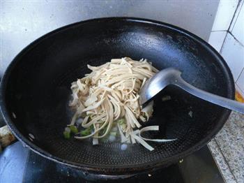 豆腐丝炒韭菜的做法步骤4
