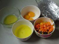 家长一定要给孩子吃这个菜-三色蒸蛋的做法步骤2