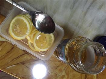 自制柠檬蜂蜜 美容养颜 止孕吐的做法步骤3
