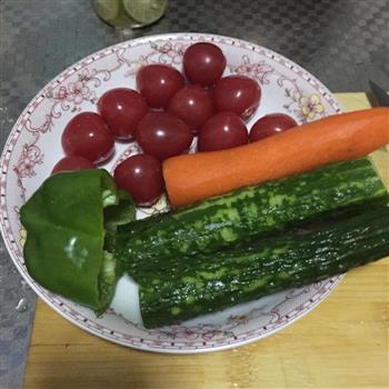 芦笋虾仁蔬菜沙拉的做法图解2