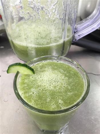 黄瓜猕猴桃汁的做法步骤2