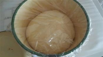 椰蓉炼乳大面包的做法图解2