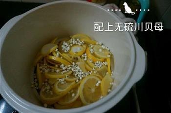 川贝冰糖炖柠檬的做法步骤3