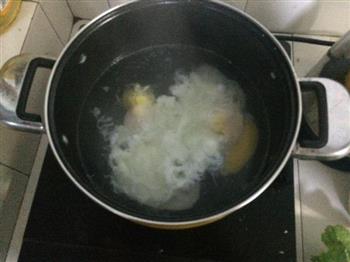 鸡蛋小白菜味增汤的做法步骤2