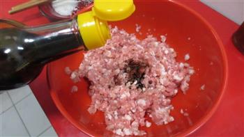 鲜肉锅贴的做法步骤3