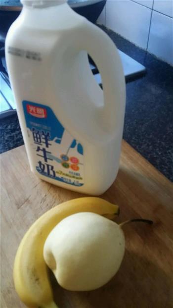 梨头香蕉奶昔的做法步骤1