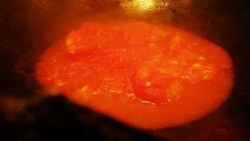 西红柿热汤面的做法步骤4