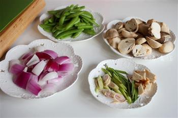 泰国蒜蓉辣酱海鲜锅的做法步骤3