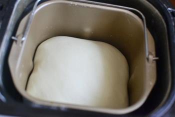 日式香浓炼乳面包的做法图解1