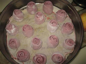 羞答答的玫瑰静悄悄的开-紫薯玫瑰花卷的做法步骤11