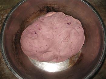 羞答答的玫瑰静悄悄的开-紫薯玫瑰花卷的做法步骤3