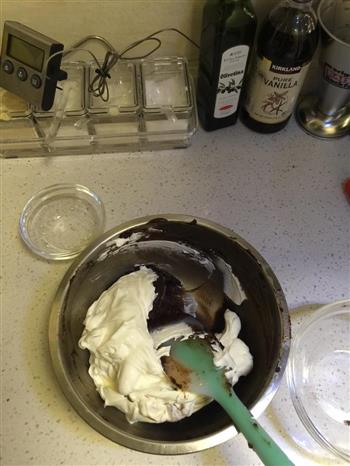 不用反复搅拌的巧克力冰激凌的做法图解8