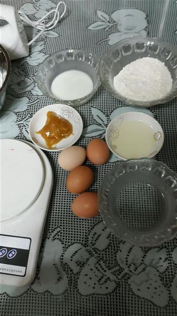 蜂蜜海绵蛋糕的做法步骤1